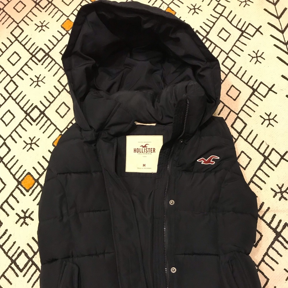 Women’s Hollister Puff vest!